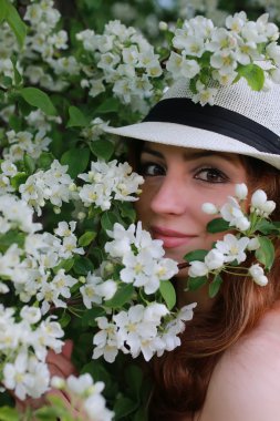 elma Bahçe çiçek kız