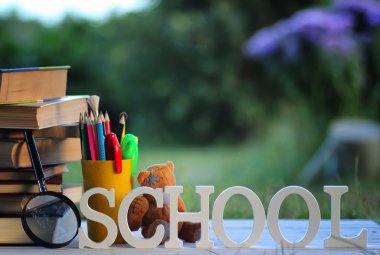 educaion geri okul kitap yığın sayfa açık