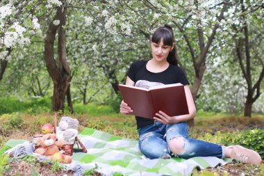 elma park ağaç kadında