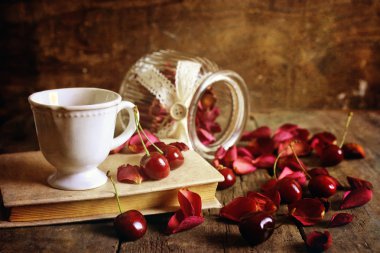 ahşap zemin retro üzerine kiraz berry