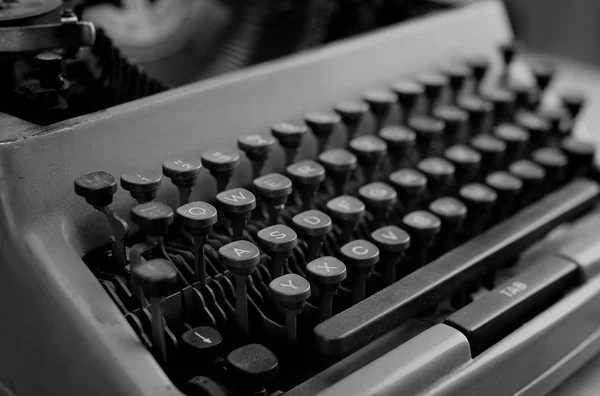 Letra retro blanco y negro de la máquina de escribir — Foto de Stock