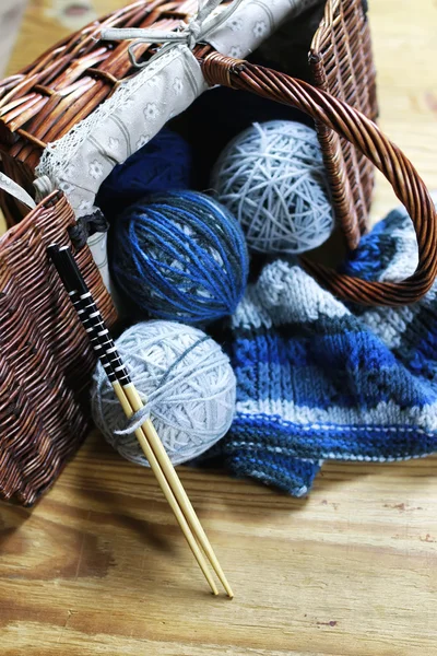 Balls of wool and knitting needles on background — Stock Photo, Image