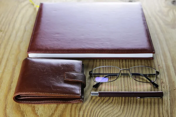 Pluma negocio billetera gafas notebook — Foto de Stock