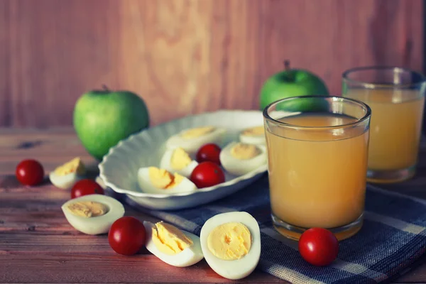 Egg breakfast fruit wooden background — Stock Photo, Image