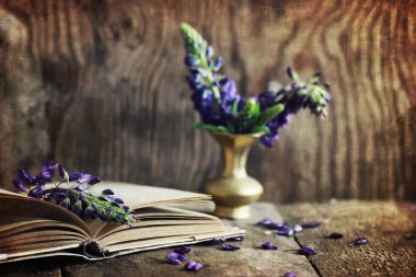 ahşap masa anahtar fotoğraf retro kitabı sctrathes etkisi