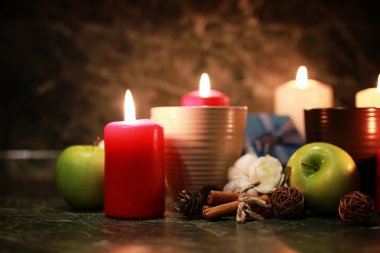 gece fincan çay mum ve elma ile