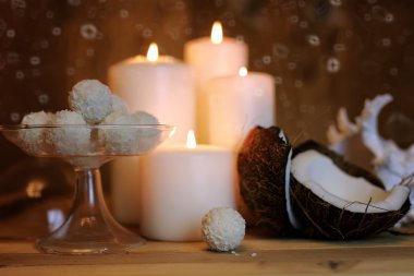 Cokonut şekerle tonda kompozisyon