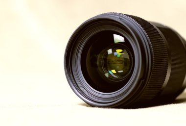 lens flare nesnesinin tonda tek renkli arka plan