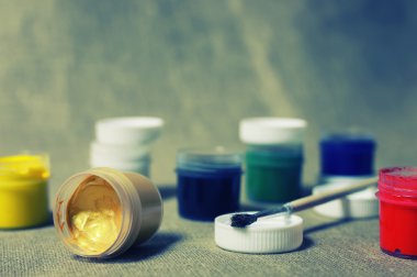 boya... kutularını tonda kümesi