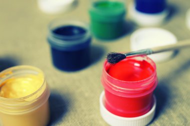 boya... kutularını tonda kümesi