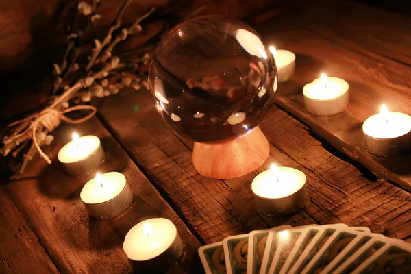 Kehanet tarot kartları mum