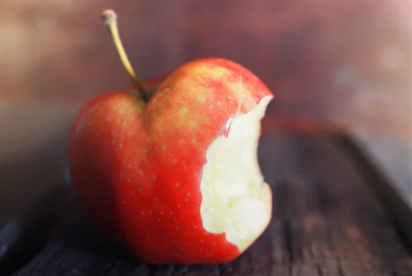 Manzana mordida roja —  Fotos de Stock