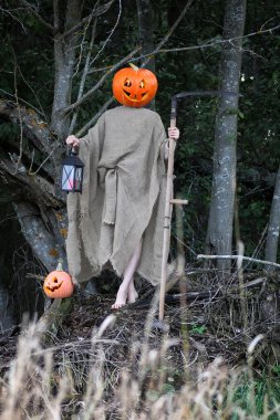 korku bir tırpan ile kabak