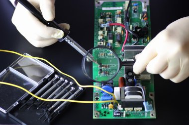 adam ellerini çip araçları lehimleme