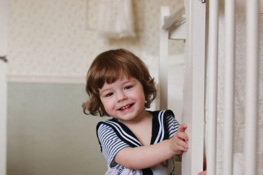 Çocuk denizci evde oyun