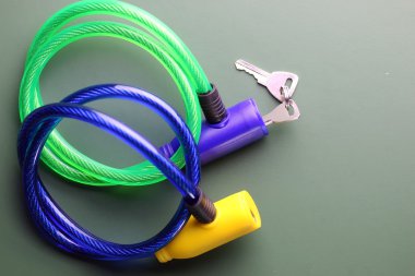 bisiklet kilidi ile anahtar