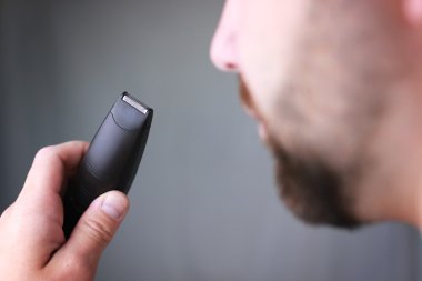 sakallı adam tıraş