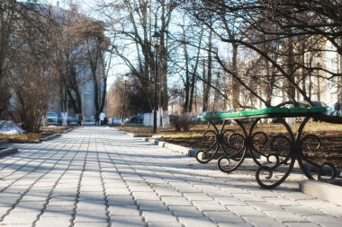 Bahar parkında tezgah