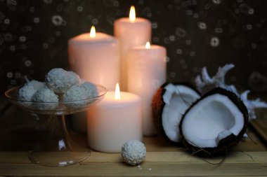 Cokonut şekerle tonda kompozisyon