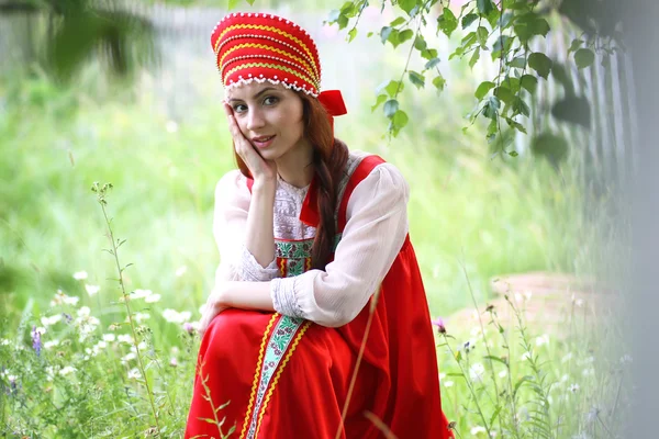 Slav in traditional dress is sitting in nature — Stock Photo, Image
