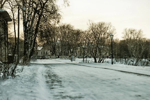 Зимняя аллея города — стоковое фото