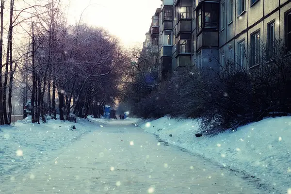 Casa calçada inverno — Fotografia de Stock