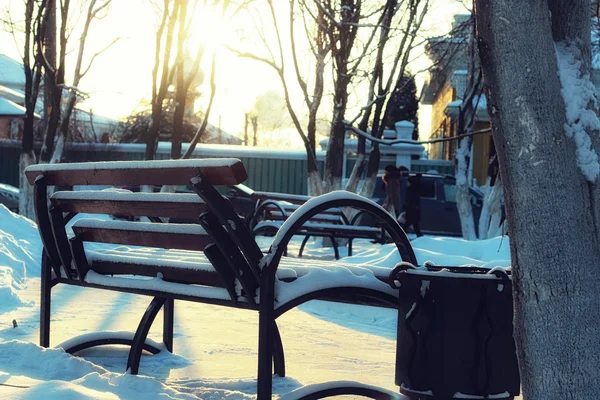 Kış Park bankında sokak