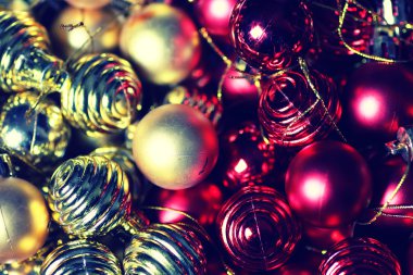 Noel renk topu bir kutu içinde