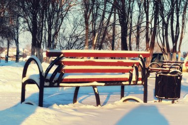 Kış Park bankında sokak