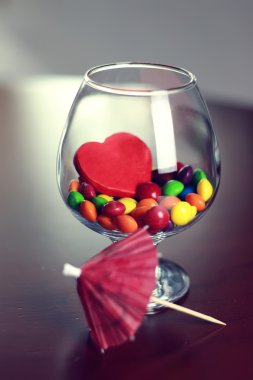 şeker hapı ile cam