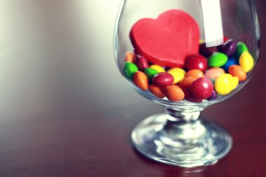 şeker hapı ile cam