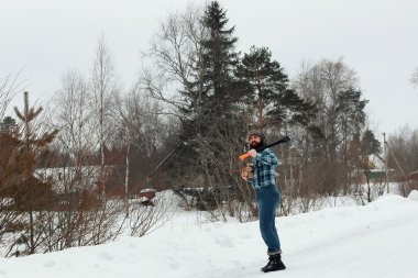 adam balta ile kışın