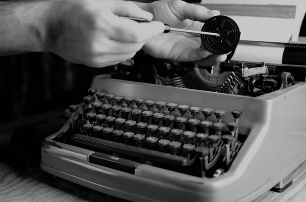 Zwart-wit retro typemachine brief — Stockfoto