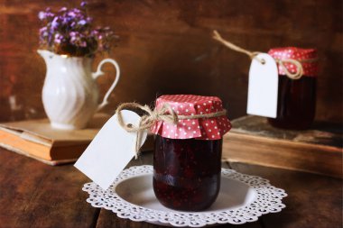 Retro rustik ev yapımı reçel kavanoz