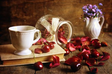 ahşap zemin retro üzerine kiraz berry