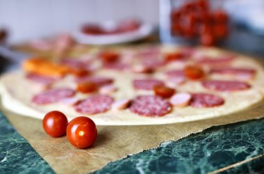 Pizza tepesi hazırlamak