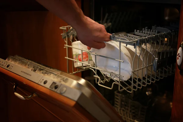 Porta da máquina de lavar louça aberta — Fotografia de Stock