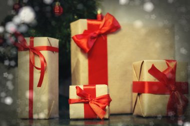 birçok aile Noel hediyesi