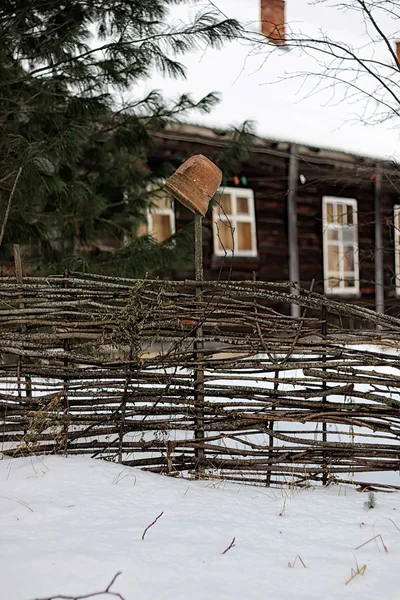 Dom w lesie Zima — Zdjęcie stockowe