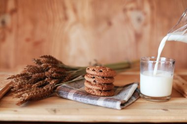 süt ve kurabiye tahıllar