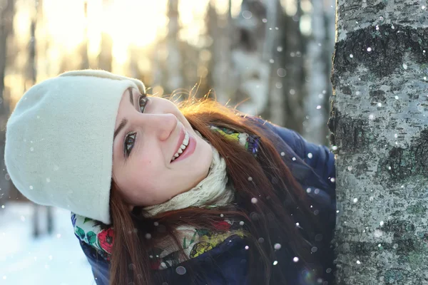 Kobieta portret zima śnieg — Zdjęcie stockowe