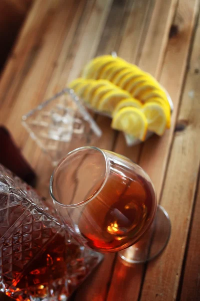 Alkohol brandy Ställ glas och karaff — Stockfoto