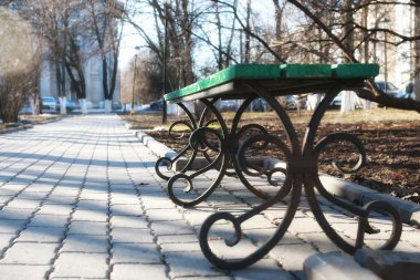 Bahar parkında tezgah
