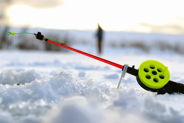 Poco hielo de caña de pescar invierno — Foto de Stock