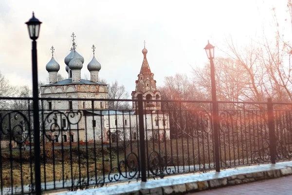 Antike nordische Kathedrale bei Sonnenuntergang — Stockfoto