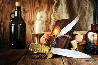 günlüğü ve tüy ile bir şişe dolusu ROM.