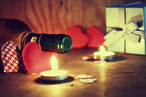 Valentijnsdag kaarsen wijn — Stockfoto