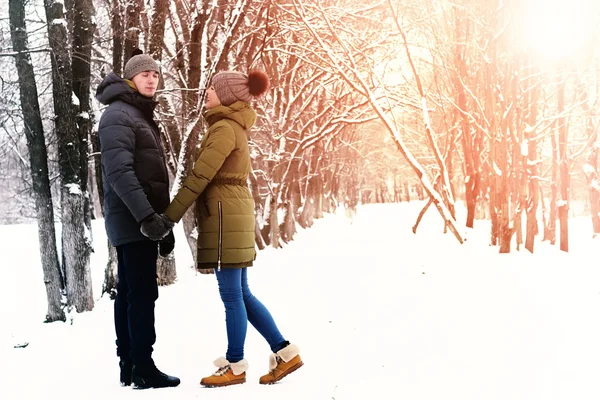 Pareja enamorada invierno al aire libre — Foto de Stock