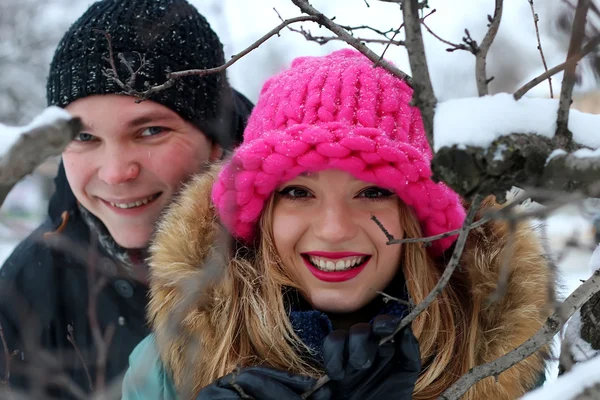 Par älskare i vinter — Stockfoto