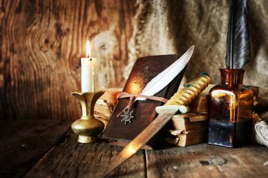 günlüğü ve tüy ile bir şişe dolusu ROM.